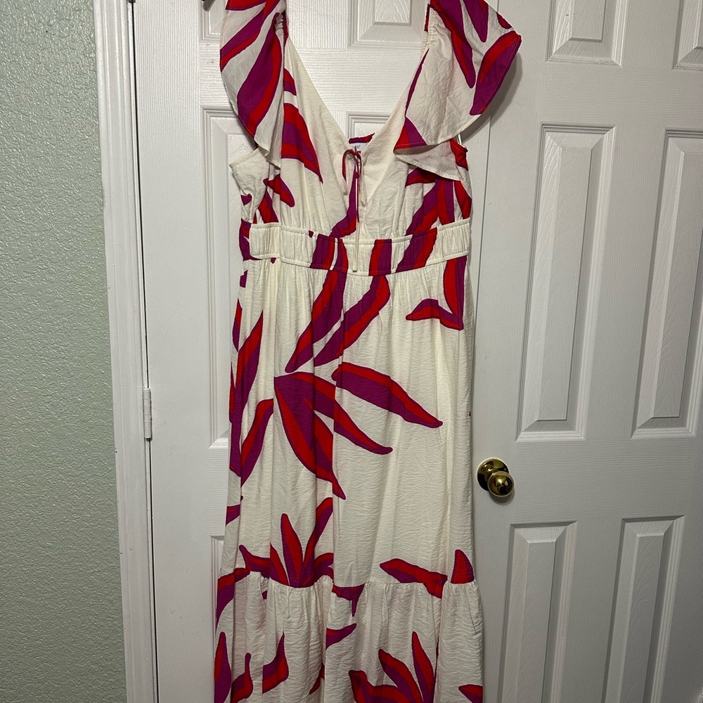 NWT Nine West White and Pink Leaf Print Maxi Dress